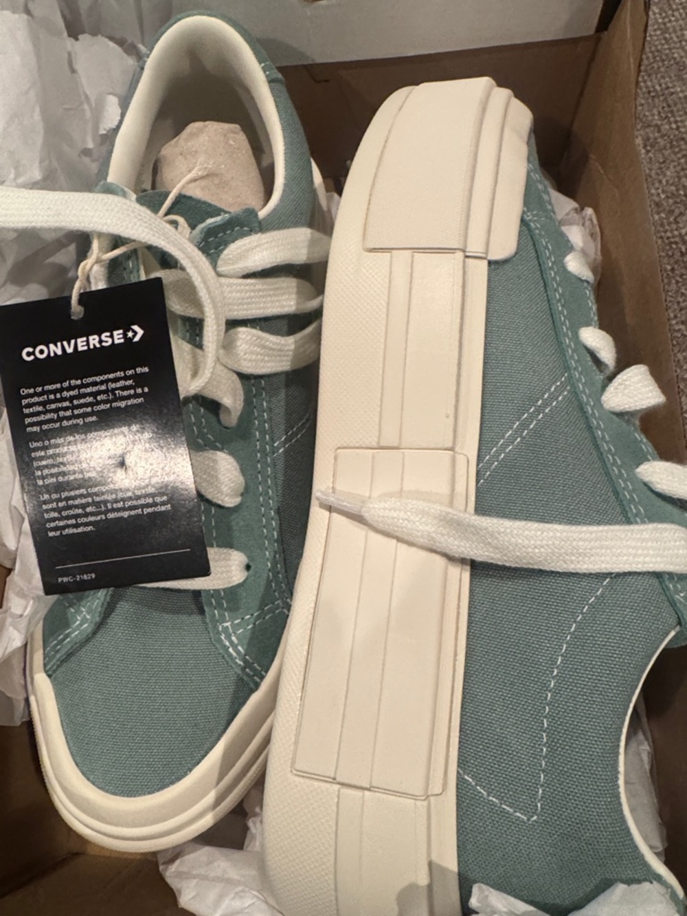 New Converse platform Low Top Sneakers in Seafoam and Cream size 6.5 men and w